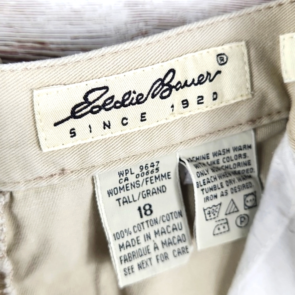 Eddie Bauer, Women's khaki shorts, great condition. No stains, cuffs, Sz 18. - Picture 5 of 8
